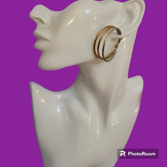 3/$30 VTG Extra Large Three Hoop Huggie Earrings - Picture 1 of 6